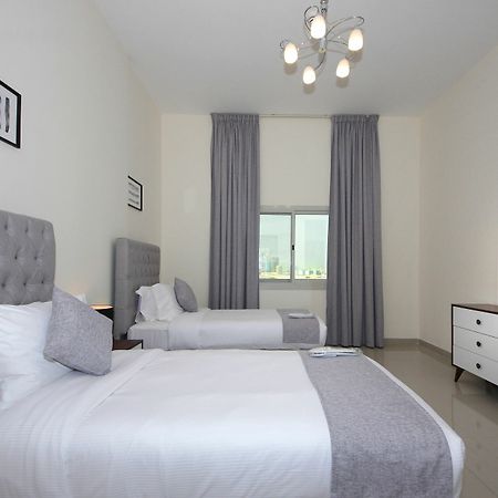 Spacious 2 Bedroom In Al Telal 11, Al Barsha 1 Дубай Екстер'єр фото