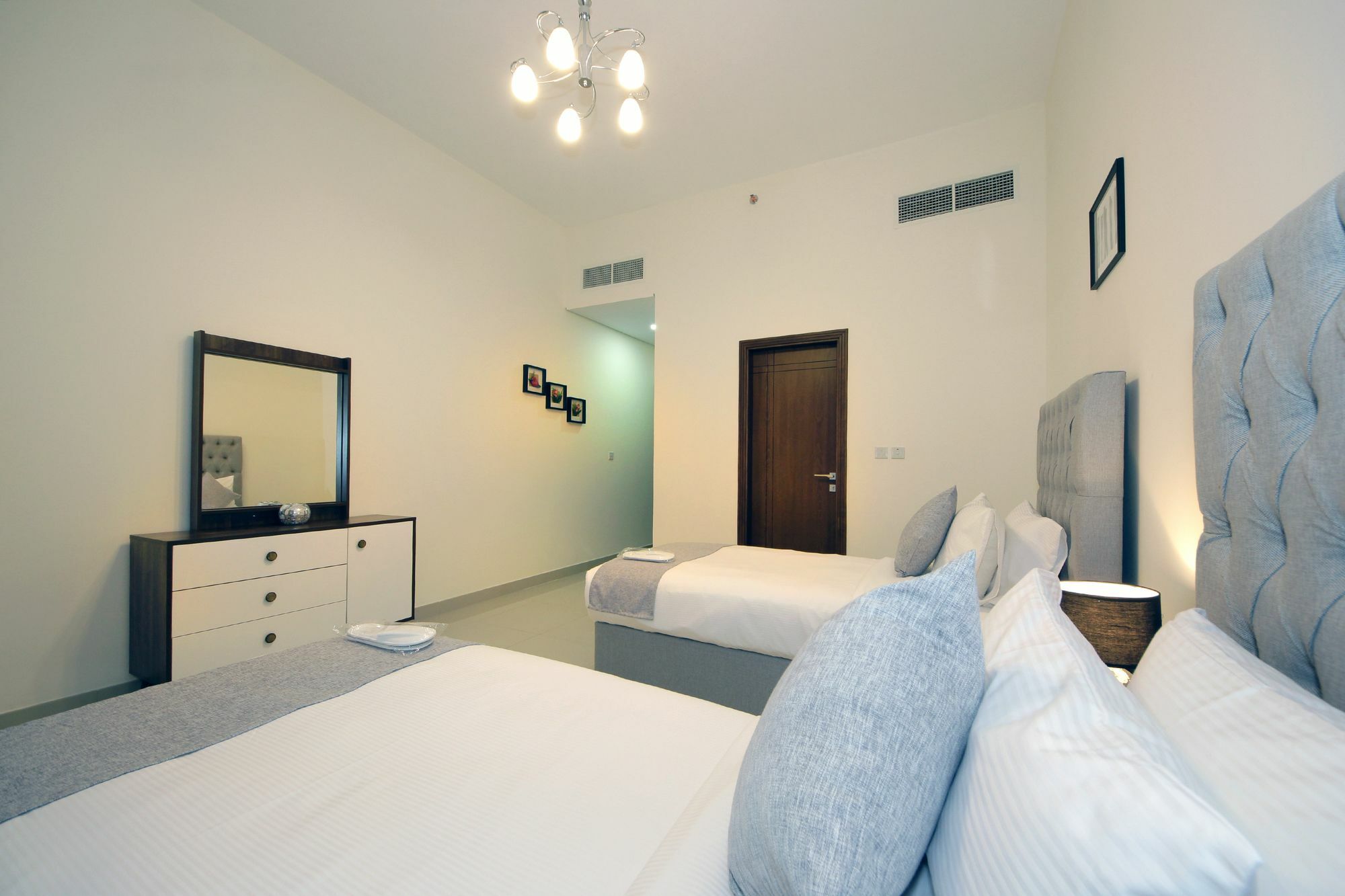 Spacious 2 Bedroom In Al Telal 11, Al Barsha 1 Дубай Екстер'єр фото