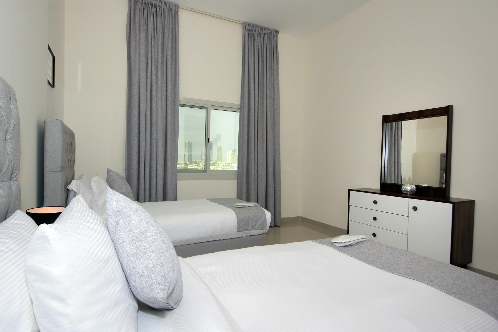 Spacious 2 Bedroom In Al Telal 11, Al Barsha 1 Дубай Екстер'єр фото